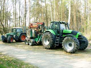 1.Traktorentreffen in Schwarzbach am 01.05.2005